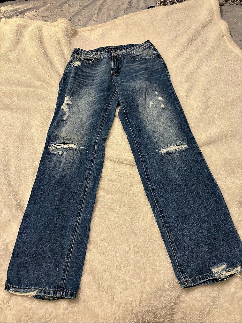 Flamingo Distressed Straight Leg Jeans in Blue